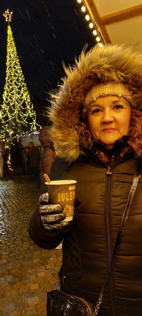 Probando el vino típico de navidad en Copenhague