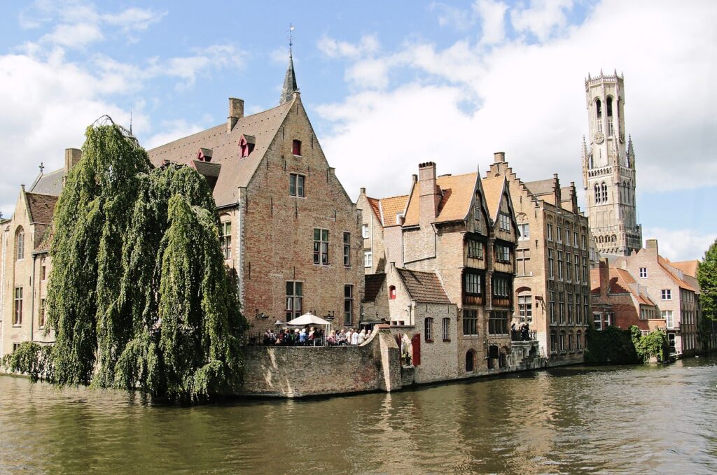 Canales y Torre de Brujas