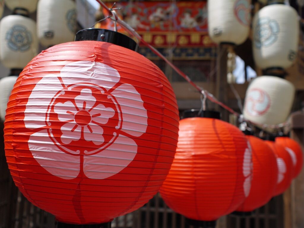 Farolillos en un festival en Japón