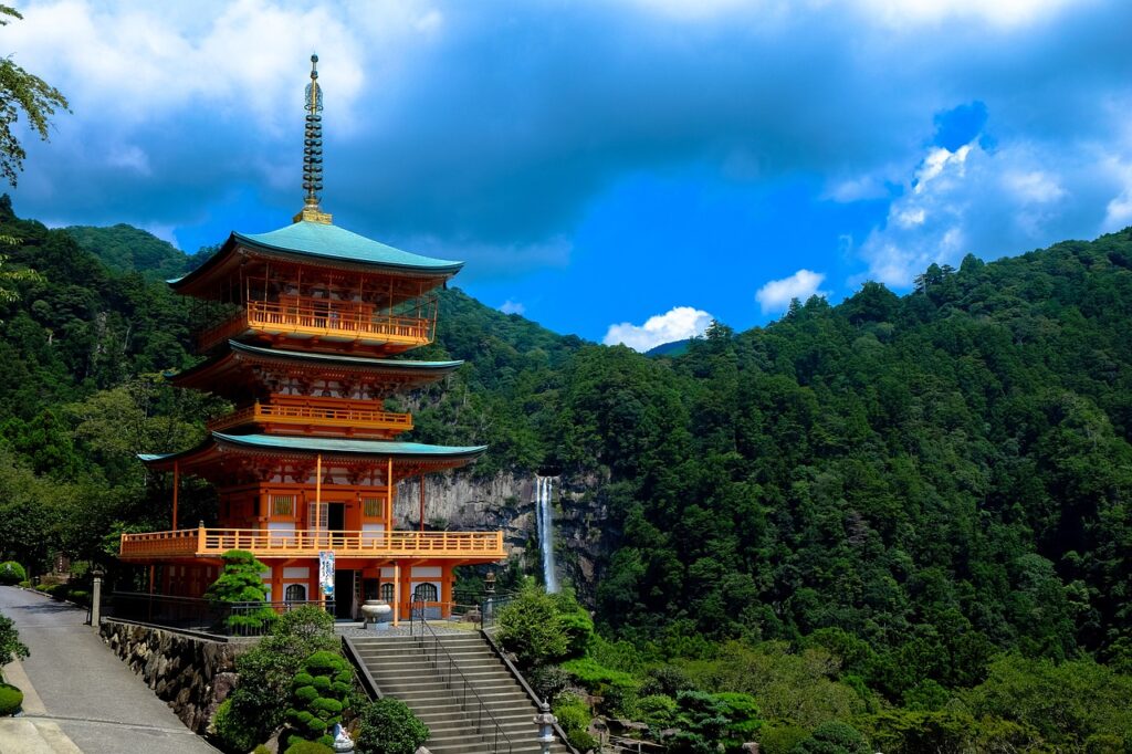 Templo japonés en la montaña