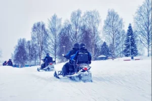 Ruta en moto de nieve en Laponia