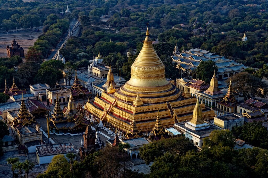 shwezigon pagoda, templo, myanmar