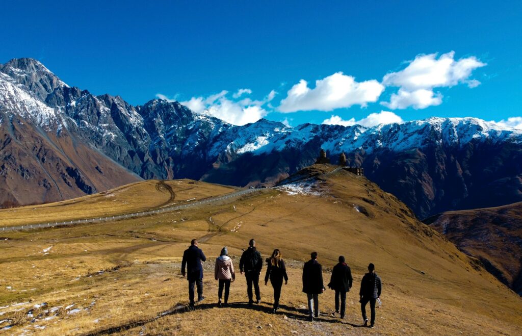 Viajar solo en grupo