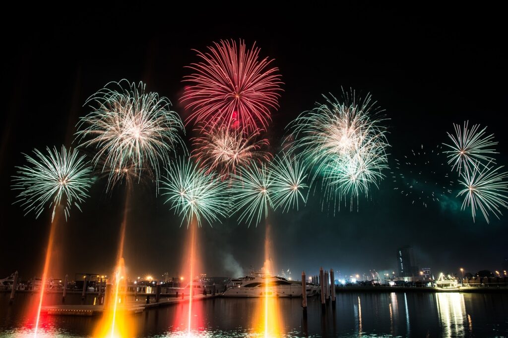 barco, dubai, fuegos artificiales