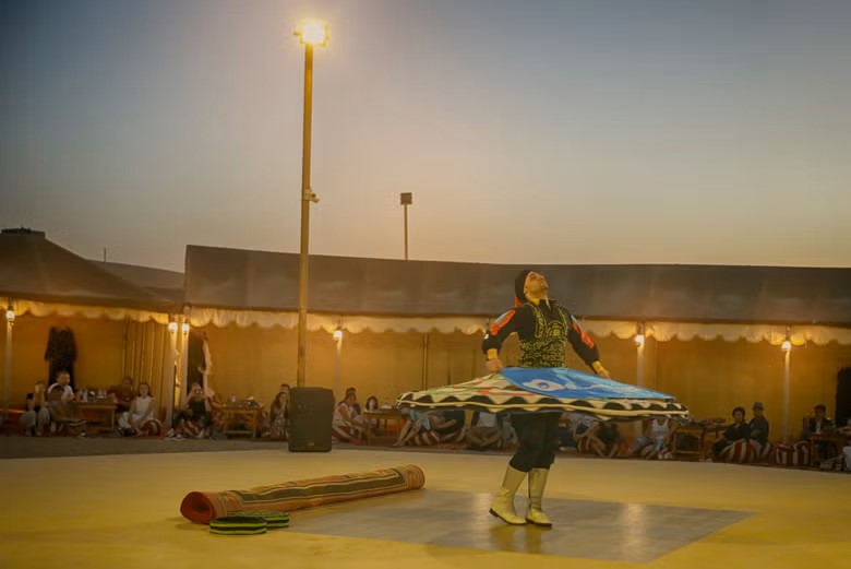 cena espectáculo en safari en el desierto de Dubai