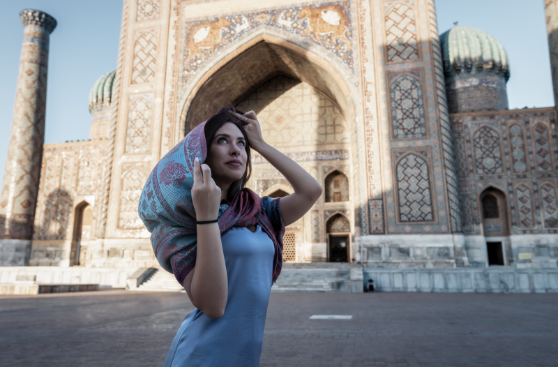 Viajera en Uzbekistan en el circuito de la ruta de la seda