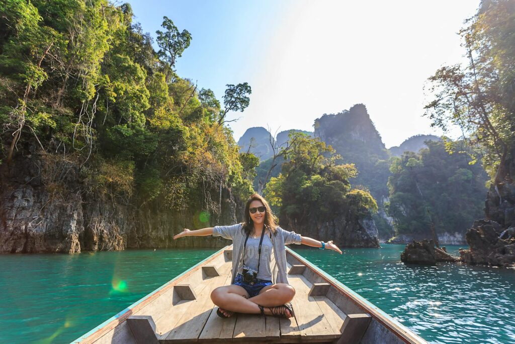 Turista disfruta de la experiencia de un viaje a medida