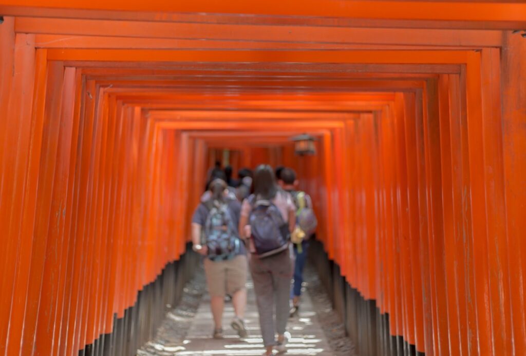 Familia viajando por Japón con niños