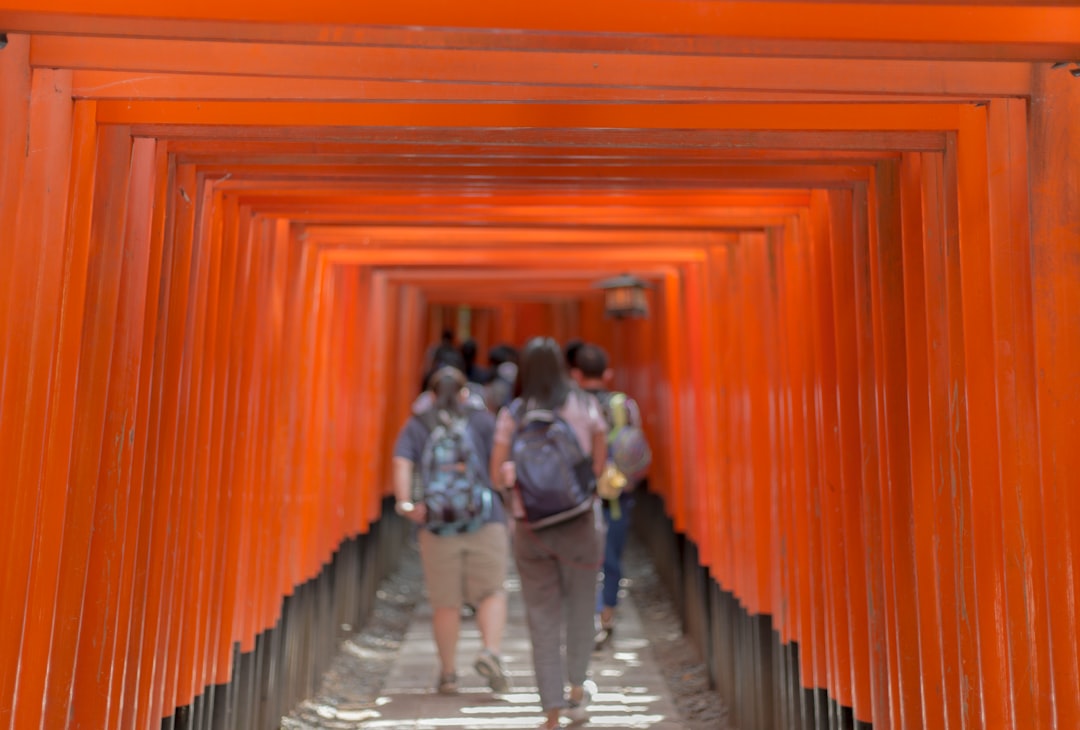 Familia viajando por Japón con niños