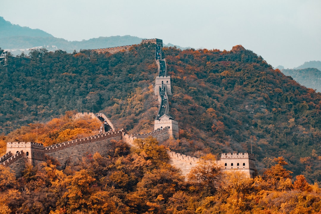 Gran Muralla China recorriendo las montañas cerca de Pekín