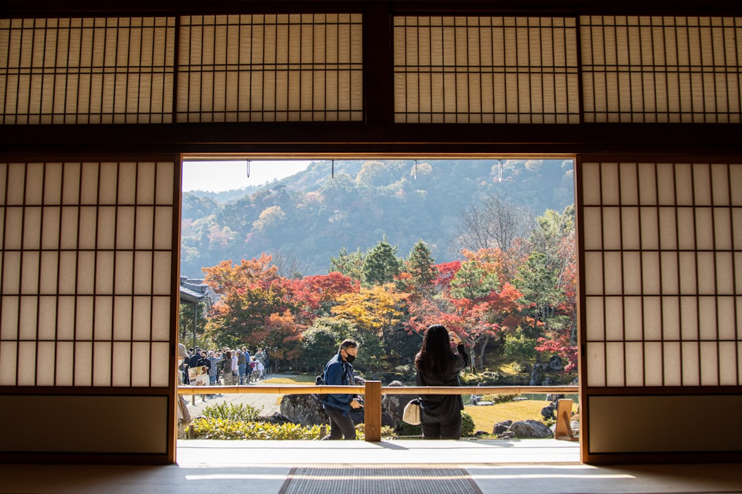 Viajeros en Japón durante el verano