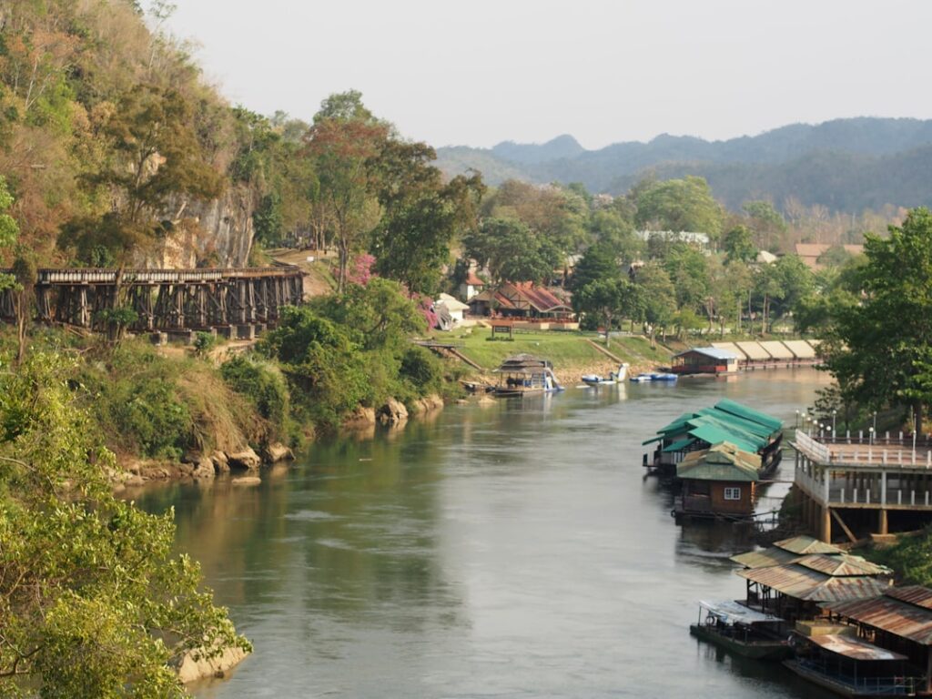 Río Kwai y paisaje de Kanchanaburi en Tailandia
