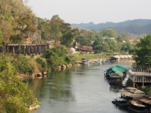 Río Kwai y paisaje de Kanchanaburi en Tailandia