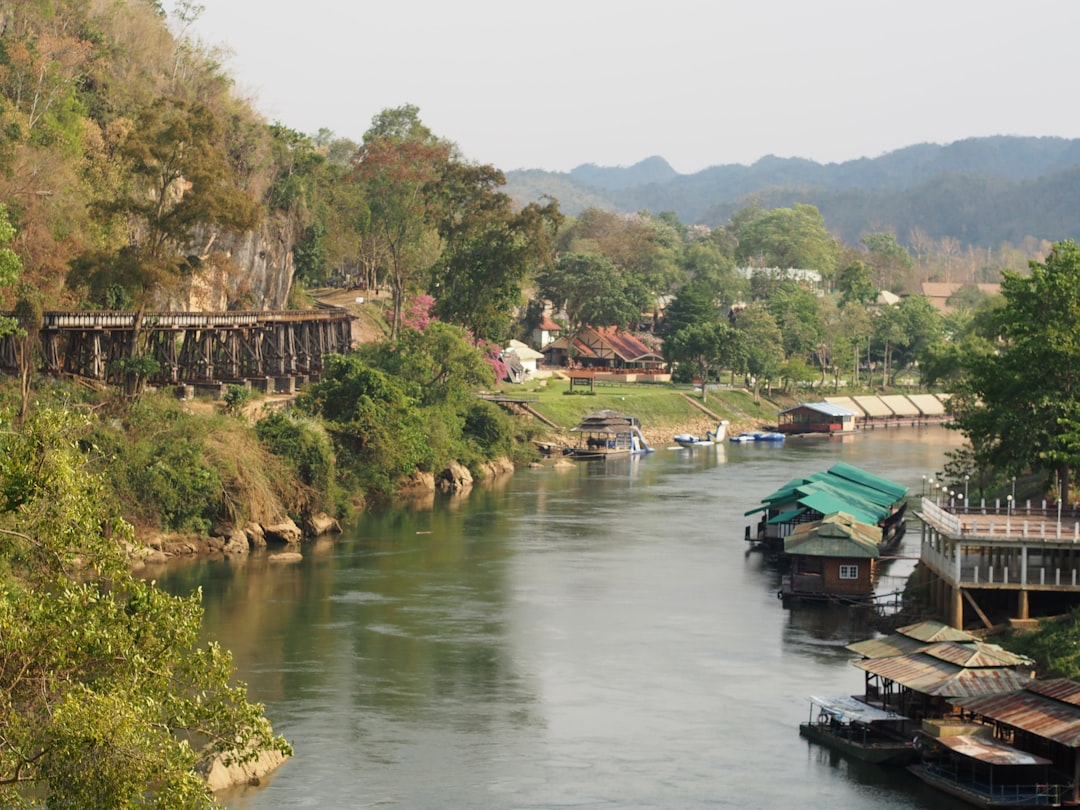 Río Kwai y paisaje de Kanchanaburi en Tailandia