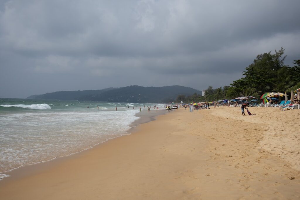 Playa de Tailandia adecuada para combinar descanso y actividades en un viaje con niños