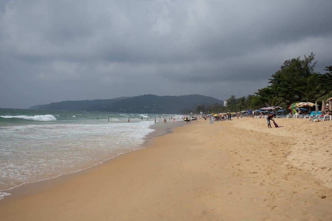 Playa de Tailandia adecuada para combinar descanso y actividades en un viaje con niños
