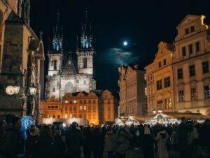 Mercadillo de Navidad en Praga durante el mes de diciembre