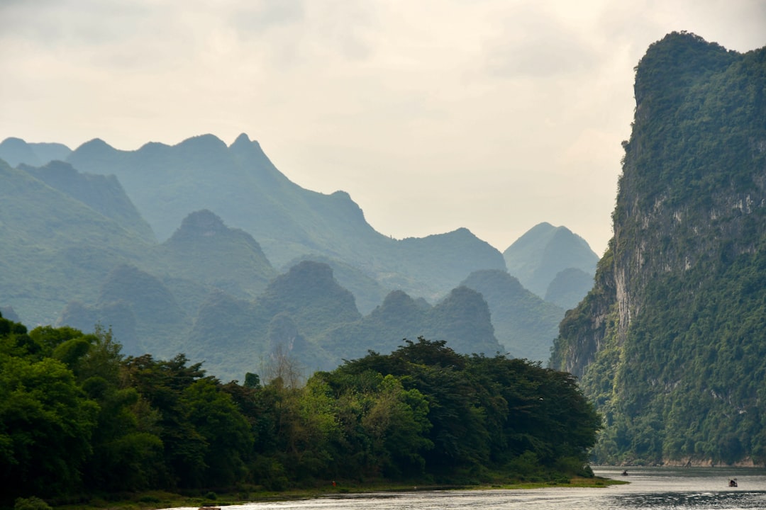 Paisaje kárstico del río Li entre Guilin y Yangshuo en China