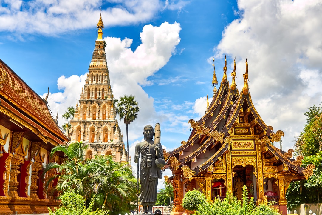 Templos históricos de Sukhothai en Tailandia