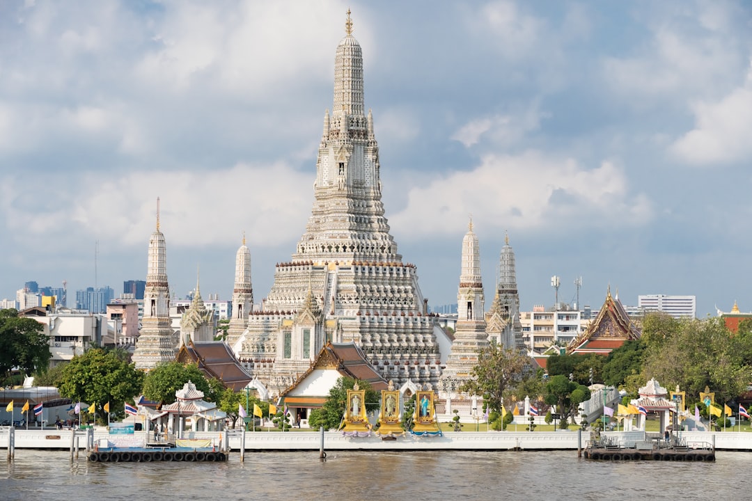 Wat Arun en Bangkok, una de las paradas habituales en las rutas por Tailandia