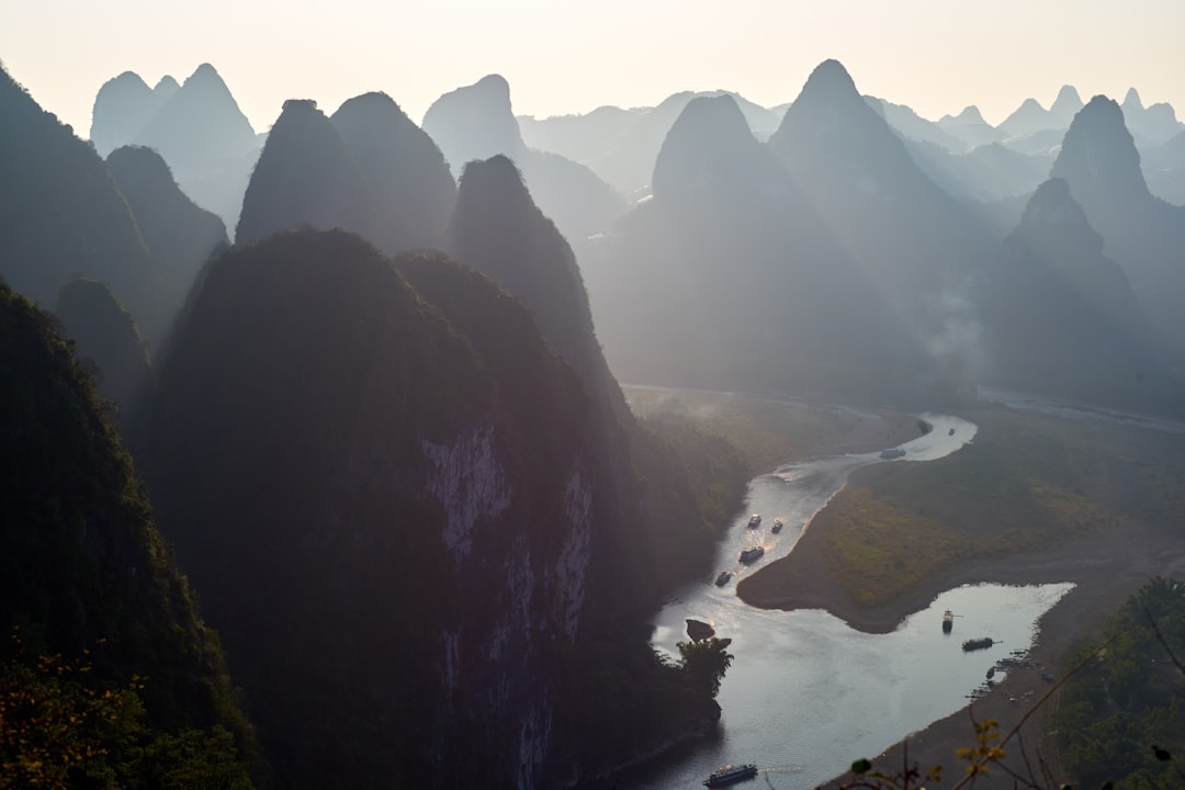 Montañas kársticas de Yangshuo en la región de Guilin, China